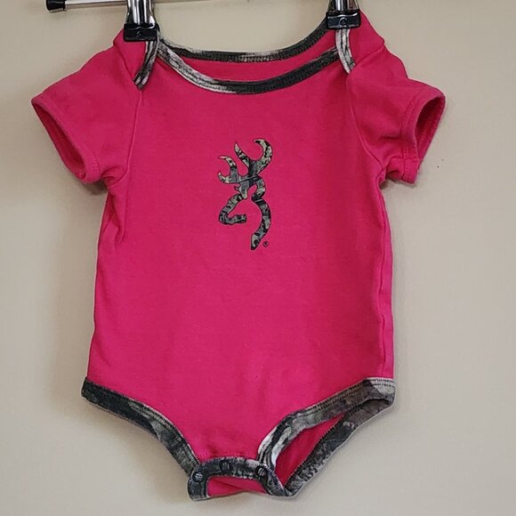 Browning Baby Girl Pink & Camo Onesie Size 6 Months - Picture 1 of 6
